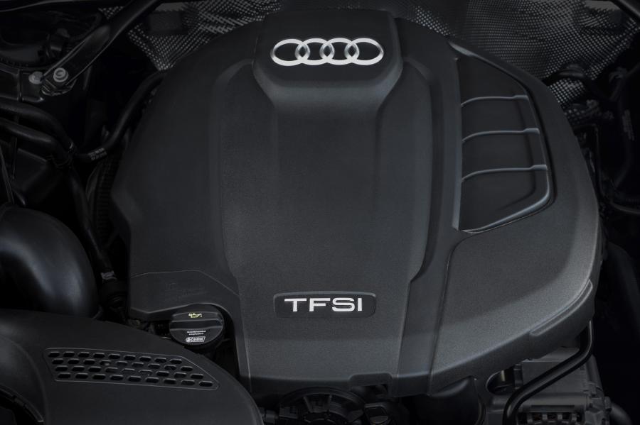 Моторный отсек Audi Q5 TFSI Quattro 2016 года  (WW) (фото 9 из 30)